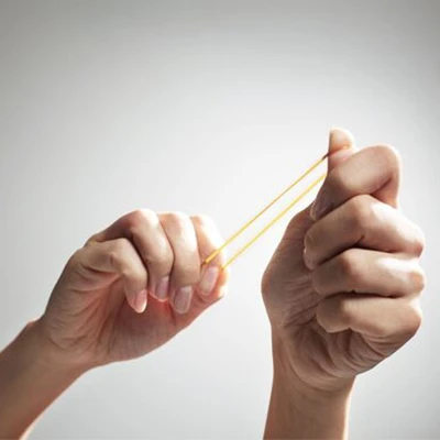 Realidade ou mito: o uso de elásticos nas orelhas pode despuffar o rosto