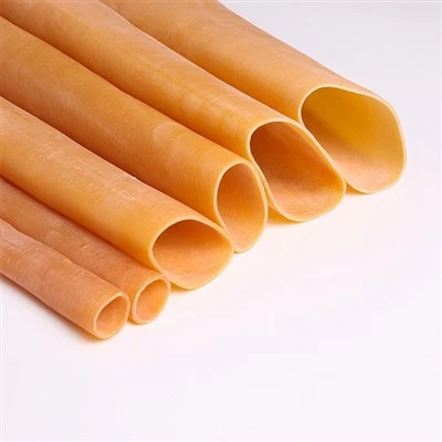 Quais são as vantagens dos elásticos produzidos a partir de borracha natural?