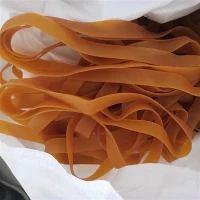 Bandos de borracha longos e esticados